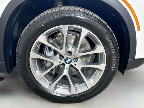 New 2026 BMW X5 xDrive40i w/ Premium Package AWD/4WD image 10