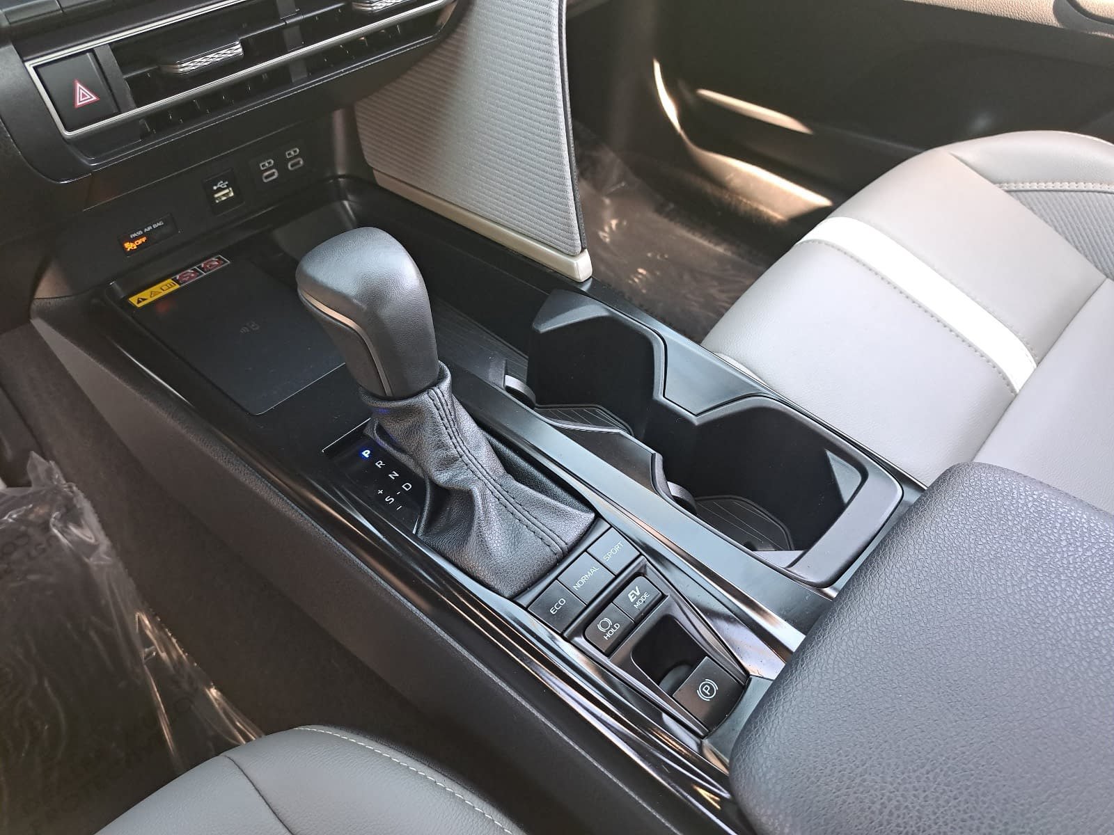Used 2026 Toyota Camry SE FWD image 26