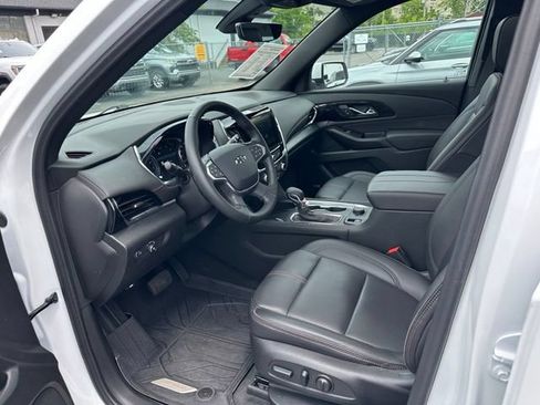 Used 2023 Chevrolet Traverse RS w/ LPO, Floor Liner Package AWD/4WD image 21