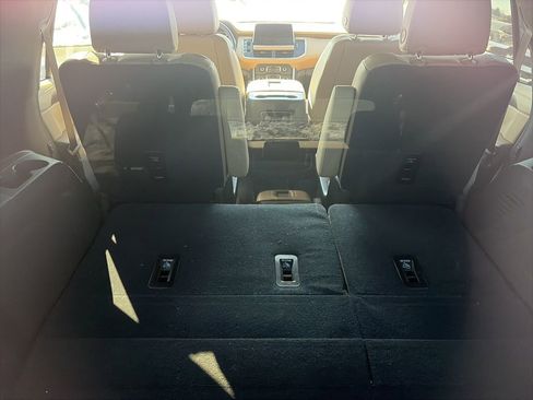 Used 2021 Chevrolet Tahoe Premier w/ Premium Package image 9