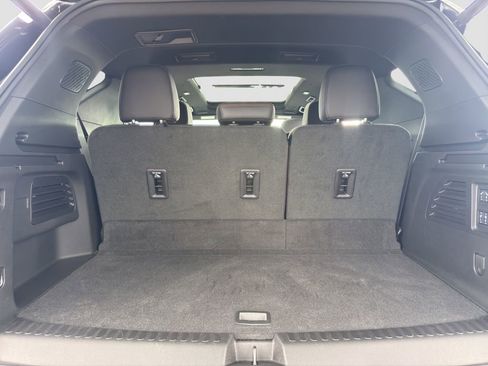 Used 2025 Chevrolet Traverse RS FWD image 19