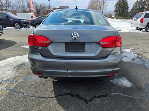 Used 2013 Volkswagen Jetta SE FWD image 4