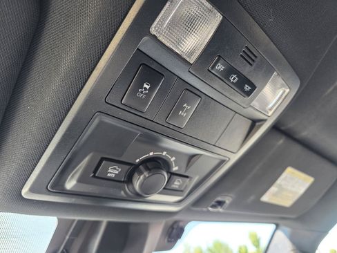 Used 2019 Toyota Tacoma TRD Off-Road w/ Technology Package AWD/4WD image 16