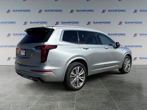 Used 2025 Cadillac XT6 Premium Luxury image 5