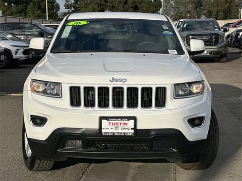 Used 2016 Jeep Grand Cherokee Laredo image 2