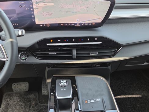 New 2026 Buick Enclave Avenir w/ Super Cruise Package FWD image 11