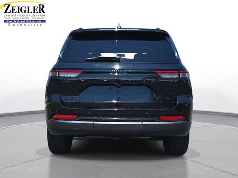 Certified 2023 Jeep Grand Cherokee Altitude AWD/4WD image 6