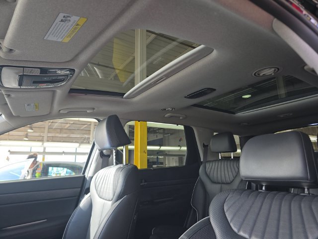 Used 2024 Hyundai Palisade Limited AWD/4WD image 9