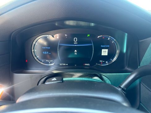 Used 2017 Cadillac Escalade Luxury AWD/4WD image 32