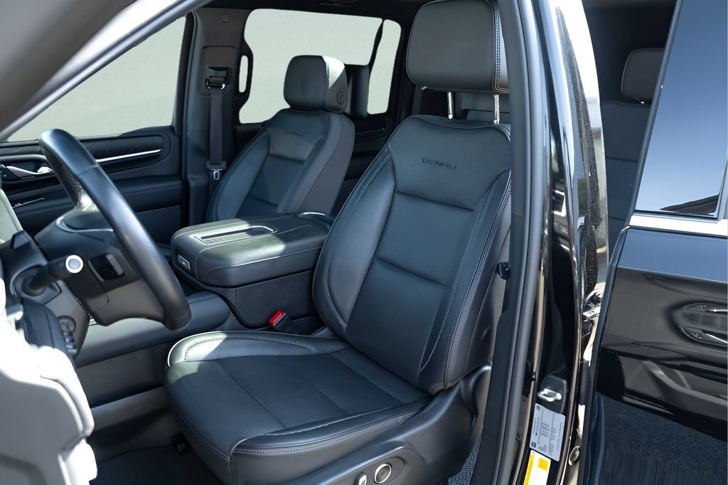 Used 2024 GMC Yukon XL Denali w/ Denali Reserve Package RWD image 16