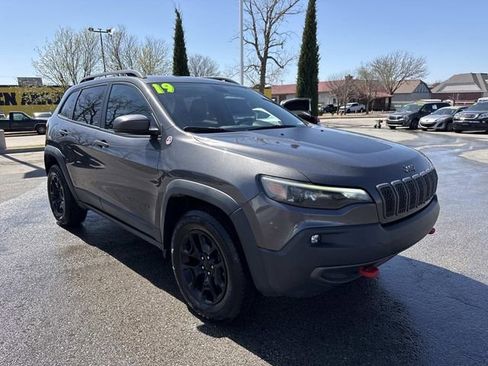 Used 2019 Jeep Cherokee Trailhawk w/ Comfort/Convenience Group image 1