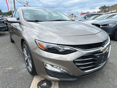 Used 2022 Chevrolet Malibu LT FWD image 3