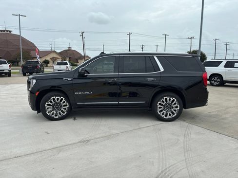 Used 2023 GMC Yukon Denali Ultimate AWD/4WD image 6
