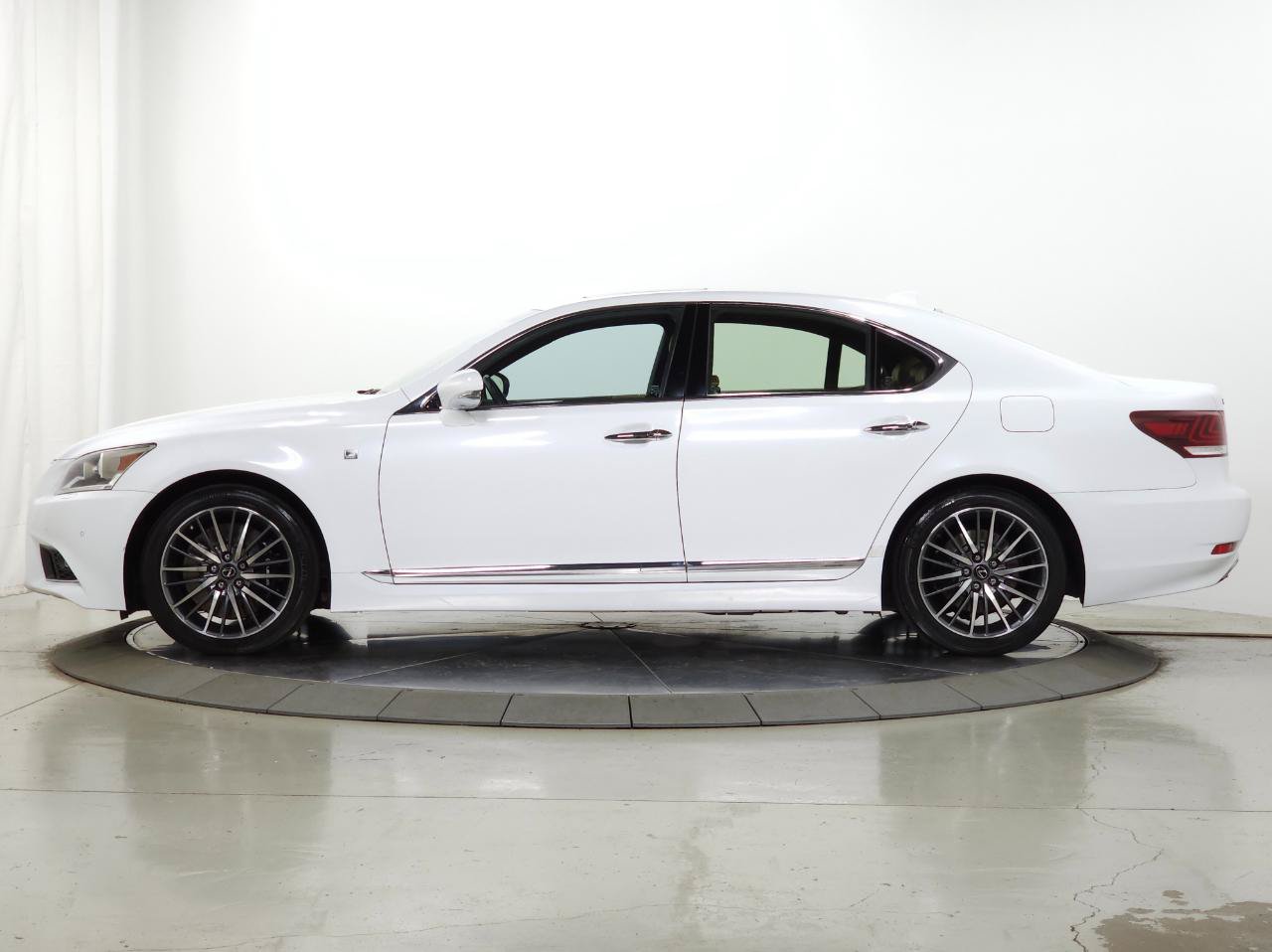 Used 2015 Lexus LS 460 AWD w/ F Sport Package image 3