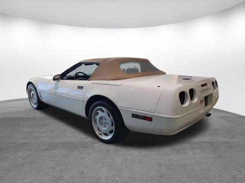 Used 1991 Chevrolet Corvette Convertible RWD image 12