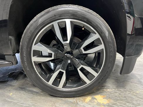 Used 2020 Chevrolet Suburban LT image 9