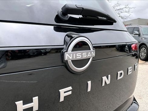 Used 2025 Nissan Pathfinder SV image 30