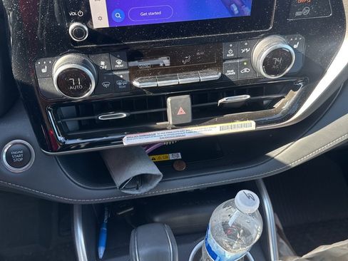 Used 2024 Toyota Highlander XLE image 10