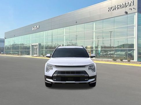 New 2025 Kia Niro EX Touring image 2