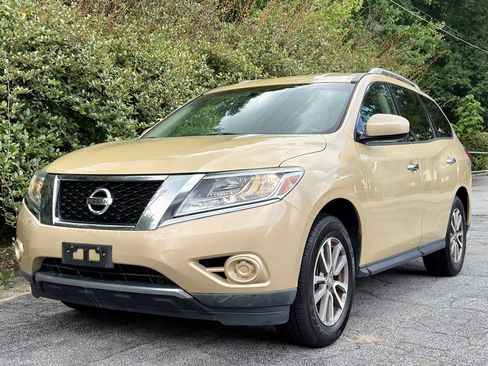 Used 2013 Nissan Pathfinder SV AWD/4WD image 6