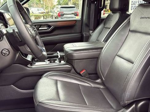 Certified 2025 GMC Yukon XL Denali image 11