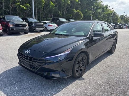 Used 2021 Hyundai Elantra SEL w/ Convenience Package FWD image 5