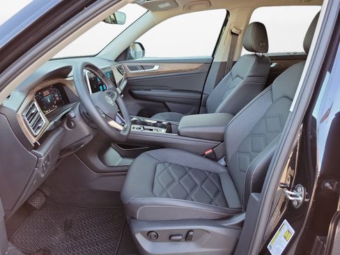 Used 2026 Volkswagen Atlas SE w/ Panoramic Sunroof Package FWD image 11