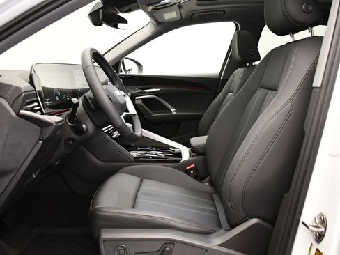 Used 2025 Audi Q5 Premium w/ Convenience Package image 37