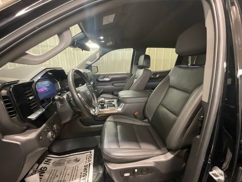 Used 2025 Chevrolet Silverado 1500 LT Trail Boss w/ Convenience Package II AWD/4WD image 8