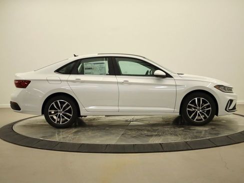 New 2026 Volkswagen Jetta SE image 2