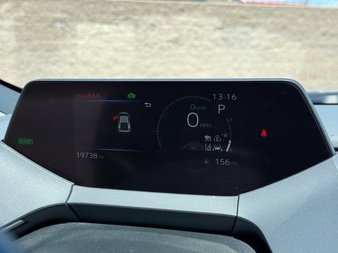 Used 2025 Toyota Prius LE FWD image 12