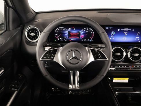 New 2026 Mercedes-Benz GLB 250 image 3