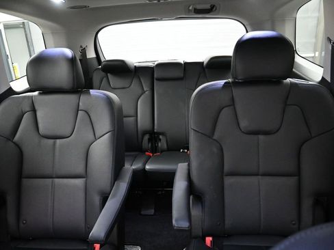 Used 2024 Kia Telluride SX w/ Towing Package FWD image 17