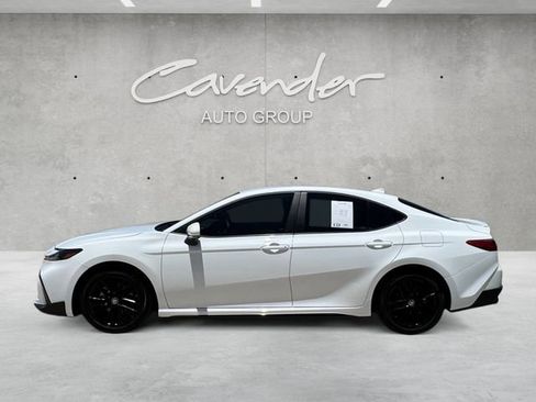 Used 2025 Toyota Camry SE w/ Convenience Package FWD image 13