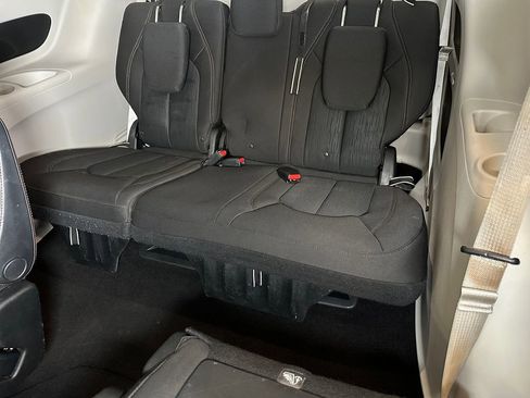 Used 2017 Chrysler Pacifica Touring image 21