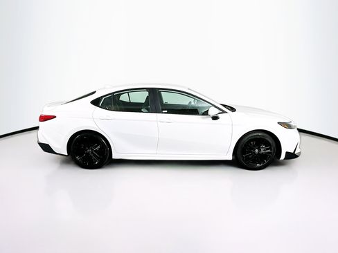 Used 2025 Toyota Camry SE image 10