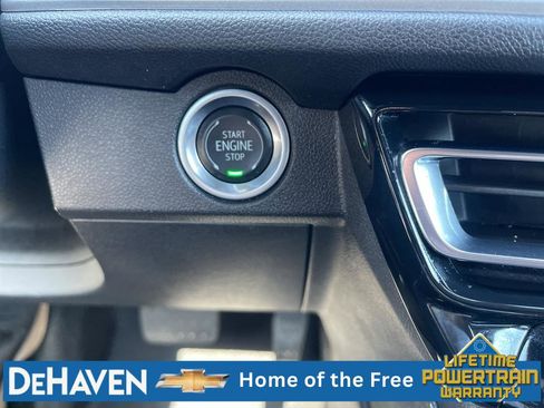 Used 2025 Chevrolet Traverse LT FWD image 17