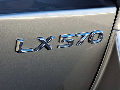 Used 2020 Lexus LX 570 4WD w/ Luxury Package image 30