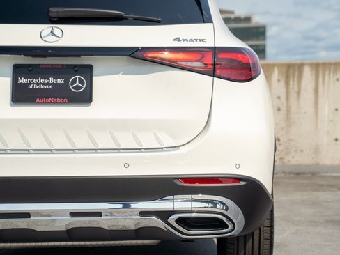 Used 2026 Mercedes-Benz GLC 300 4MATIC image 9