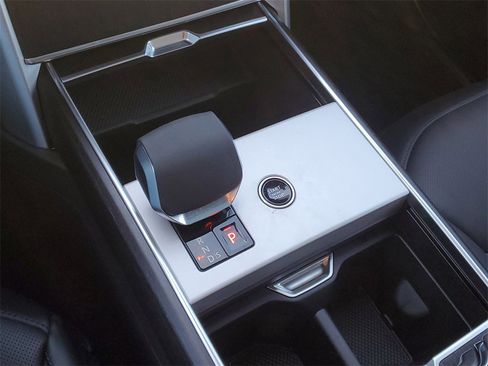 New 2026 Land Rover Range Rover SE image 23