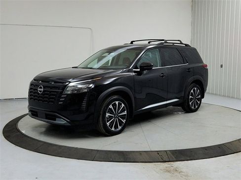 New 2026 Nissan Pathfinder Platinum image 3