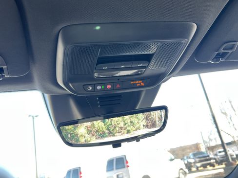 New 2025 Chevrolet Equinox EV RS w/ Convenience Package II image 33