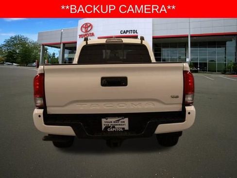 Used 2016 Toyota Tacoma TRD Off-Road w/ Premium & Technology Package AWD/4WD image 6