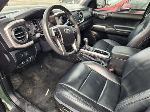 Used 2021 Toyota Tacoma Limited image 8