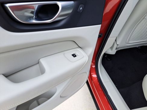 Used 2024 Volvo XC60 B5 Plus w/ Protection Package Premier image 12