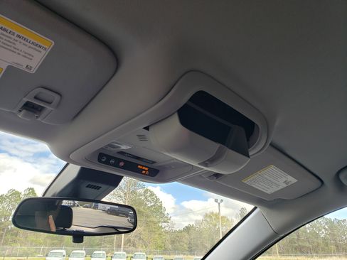 Used 2022 Chevrolet Equinox LT w/ Driver Convenience Package FWD image 26