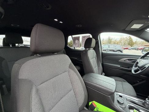 Used 2023 Chevrolet Traverse LT image 15
