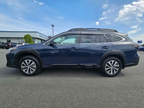 Used 2025 Subaru Outback Premium AWD/4WD image 2