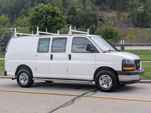 Used 2020 GMC Savana 2500 w/ Driver Convenience Package RWD image 3