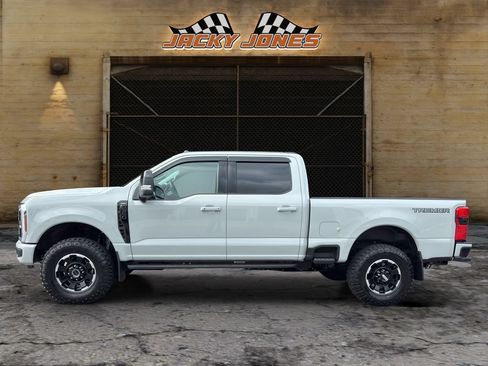 Used 2025 Ford F350 Lariat w/ Lariat Ultimate Package AWD/4WD image 3